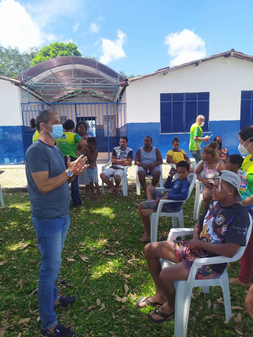 Camacã: Prefeitura reúne catadores de materiais recicláveis em Leoventura e entrega alimentos e material de trabalho